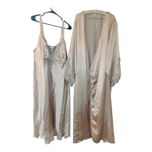 Exquisite Flora Nikrooz 2 Pc Satin & Lace Gown & Robe Set 3X Wedding Fairy